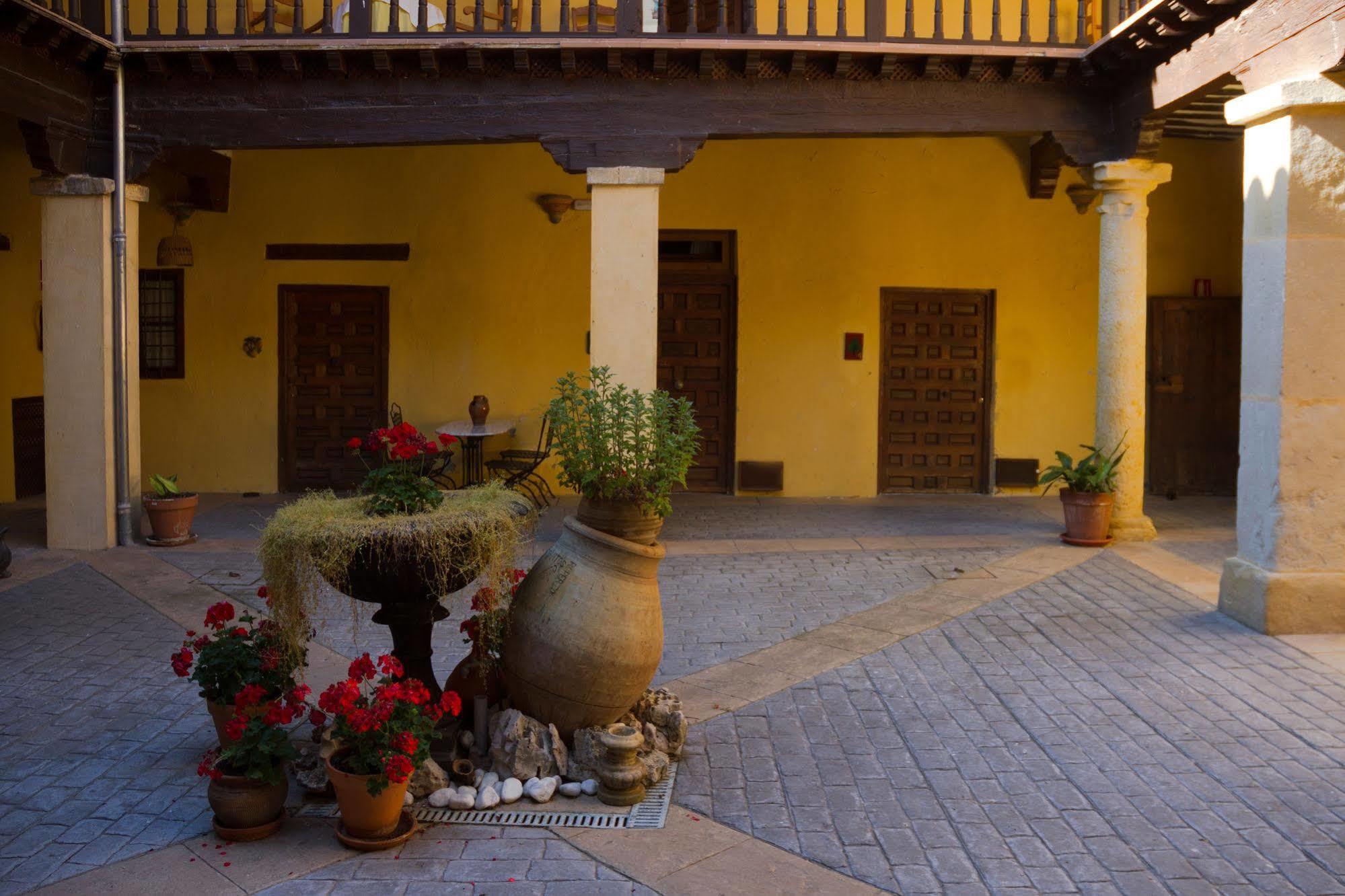 Casa Palacio Conde De Garcinarro Уэте Экстерьер фото